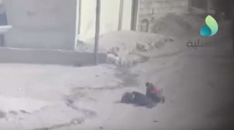 Τζιχαντιστής δολοφονεί γυναίκα και…γελά με το κατόρθωμά του (βίντεο)